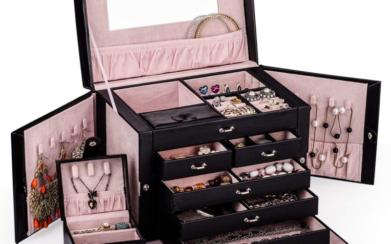 4 Signs It’s Time to Upgrade Your Jewelry Box