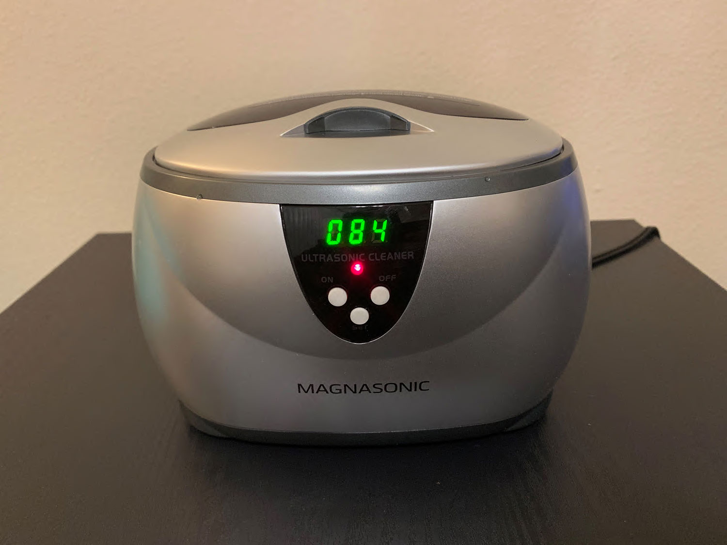 Magnasonic Ultrasonic Jewelry Cleaner product image. The digital display shows 84 seconds left.